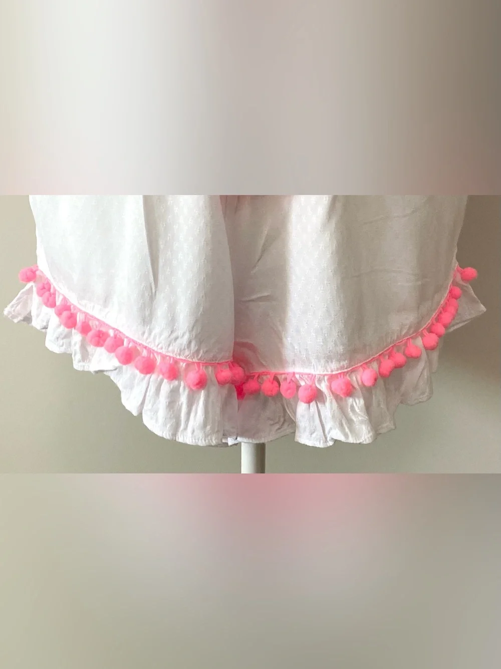 Crown&Ivy Women’s M White Pink Pom Ruffle Shorts Boho Coastal Preppy Cottagecore